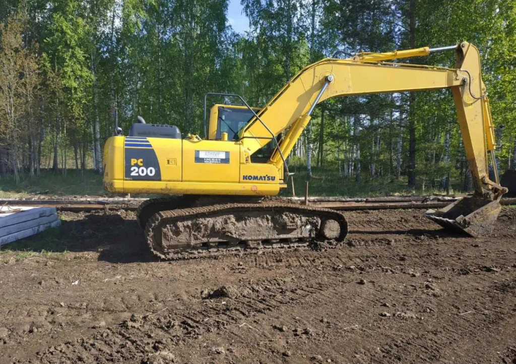 Экскаватор гусеничный Komatsu-200