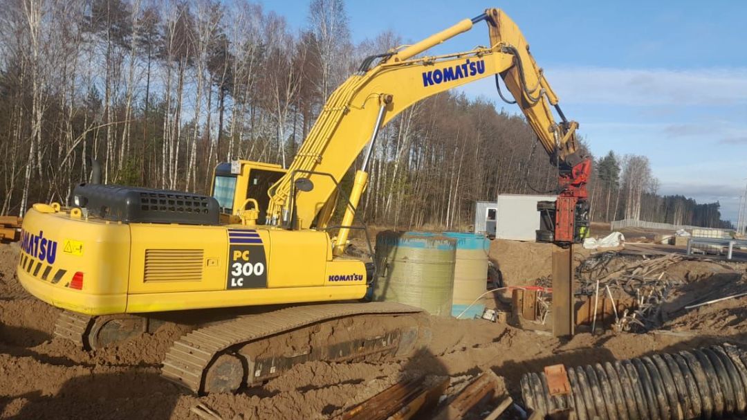 Экскаватор Hitachi с оператором