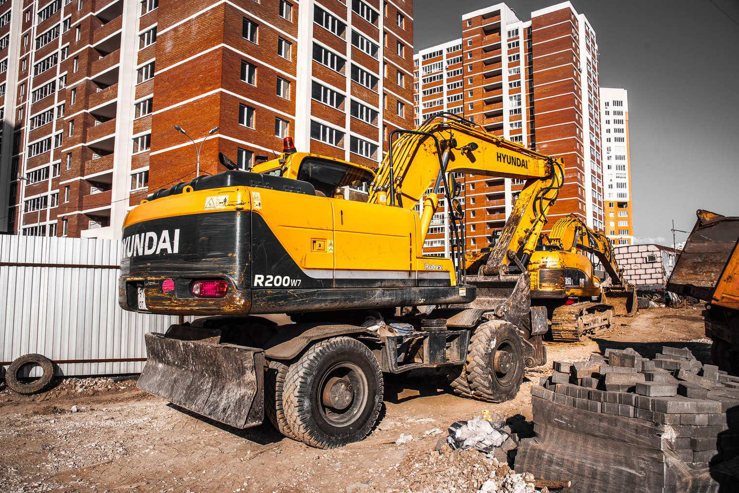 Экскаватор Hyundai 200w заказать в аренду