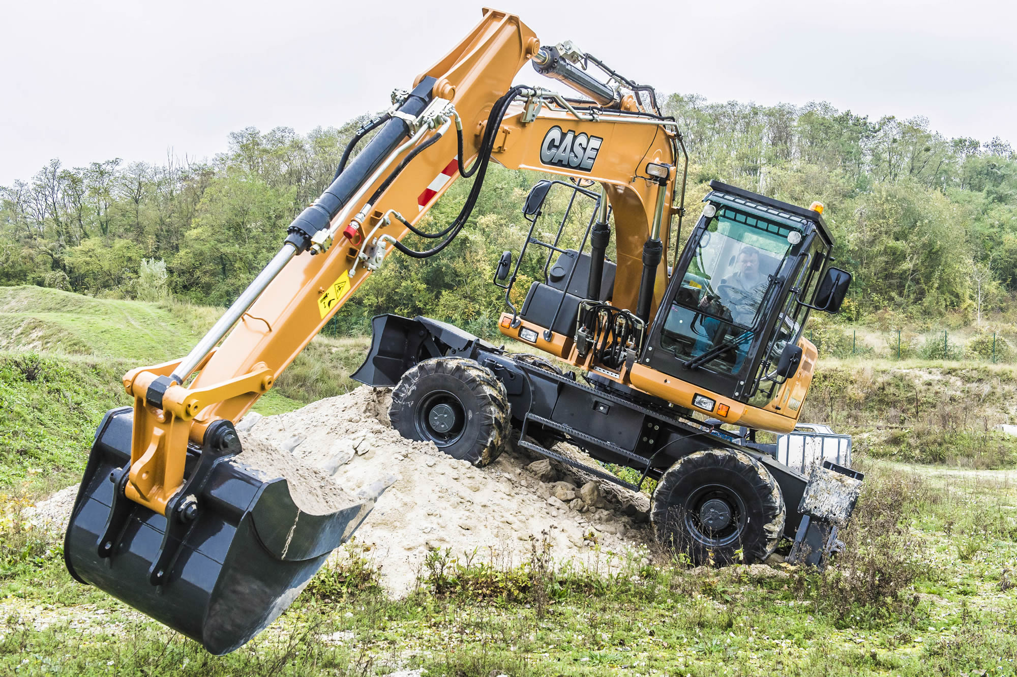 Экскаватор колесный HYUNDAI R180