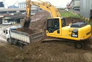 Экскаватор Komatsu 200