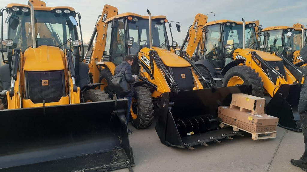 ЭКСКАВАТОР ПОГРУЗЧИК JCB (имеется Бур)