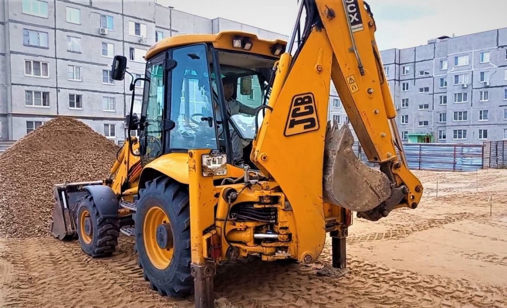 Экскаватор погрузчик JCB в аренду