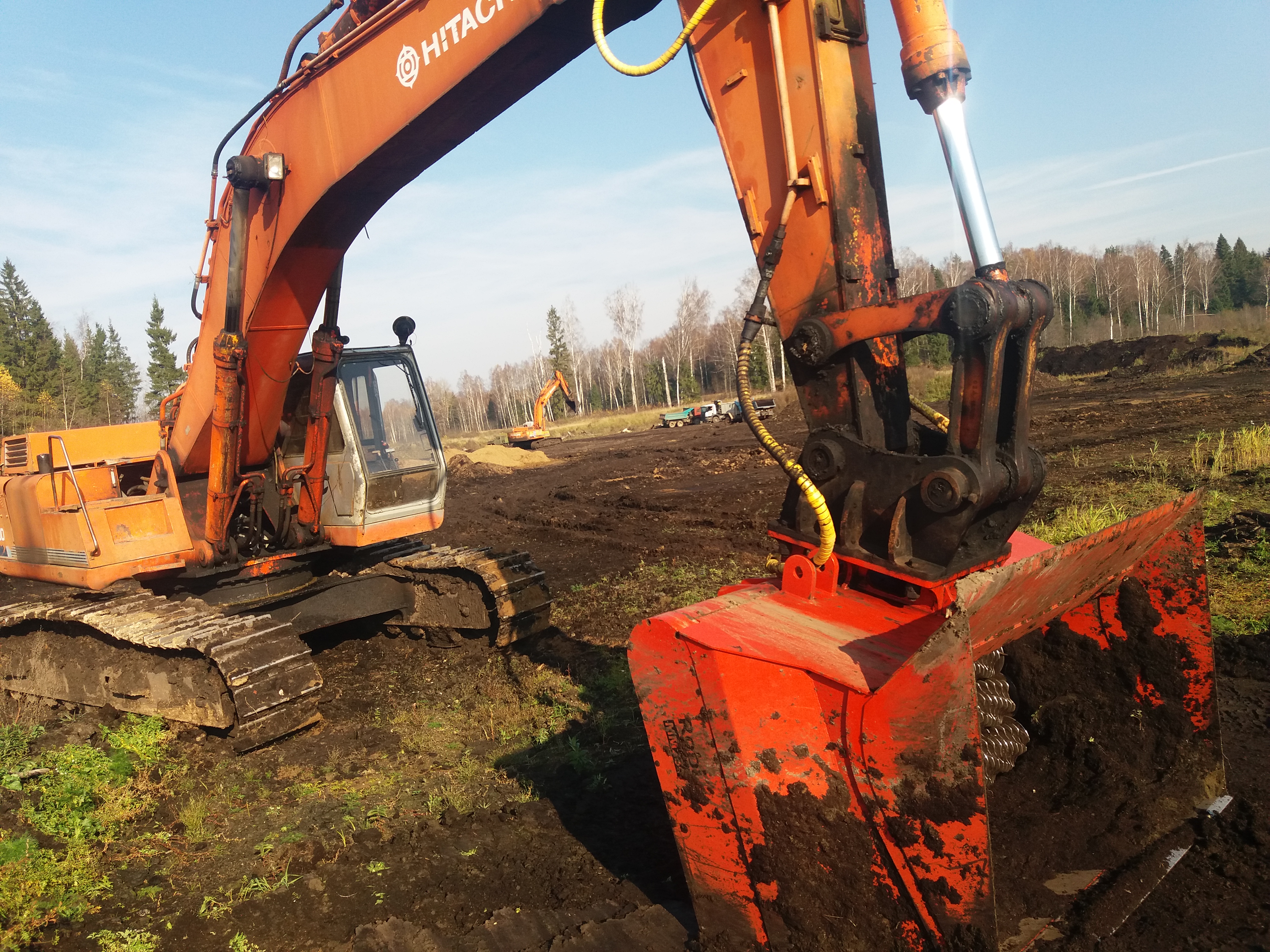 Экскаватор с просеивающим ковшом HITACHI EX400