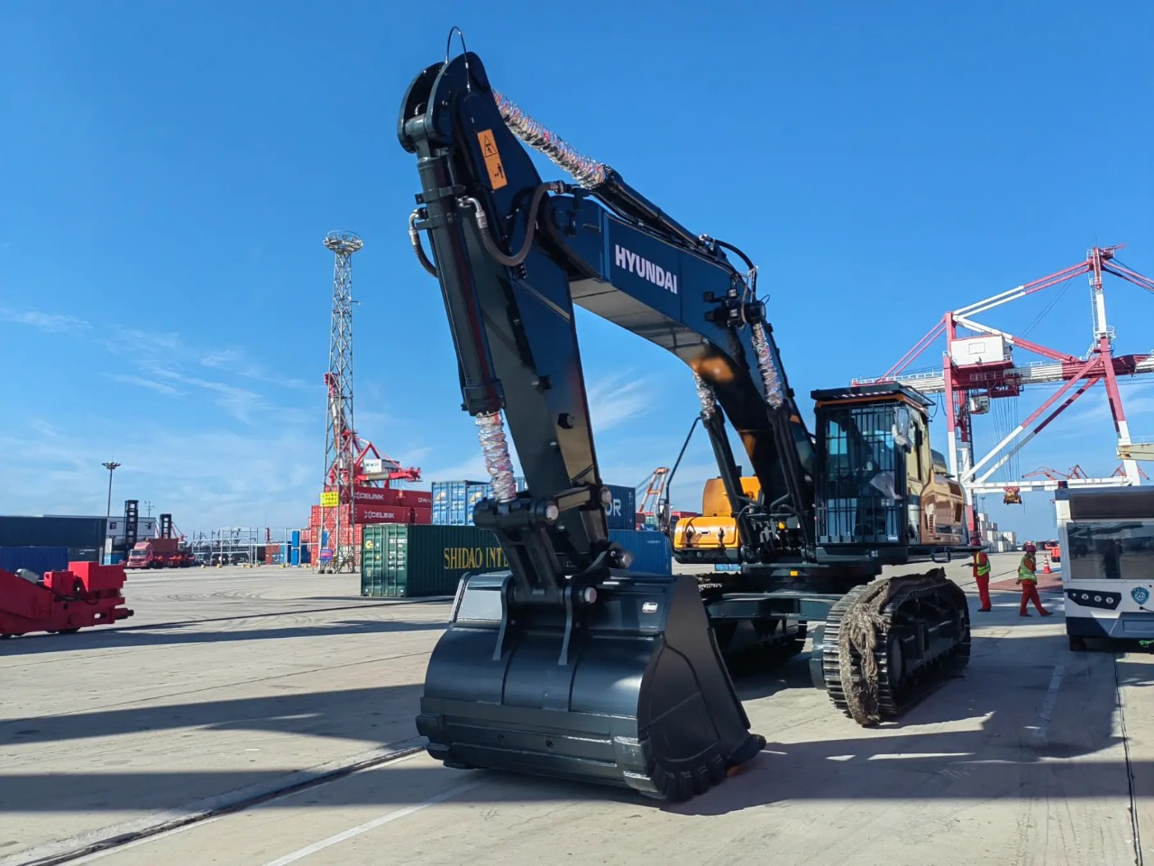 Гусеничный экскаватор 20 тонн (HITACHI ZX200)
