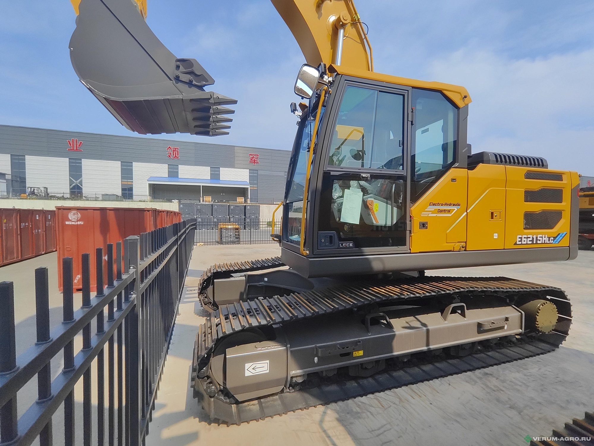 Гусеничный экскаватор Hitachi ZX250LCN-3 аренда