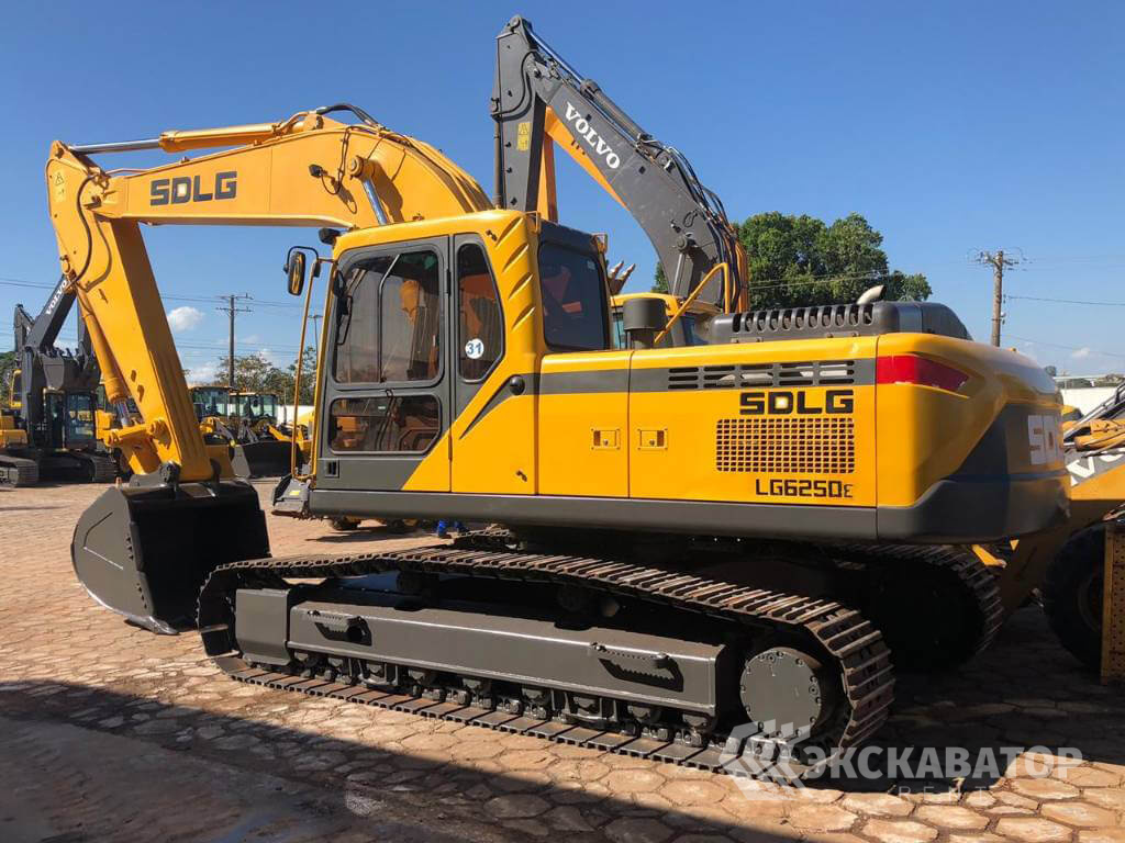 Гусеничный экскаватор JCB JS220LC