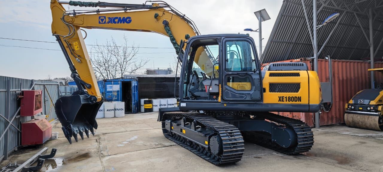 Гусеничный экскаватор Komatsu, PC300LC-8M0