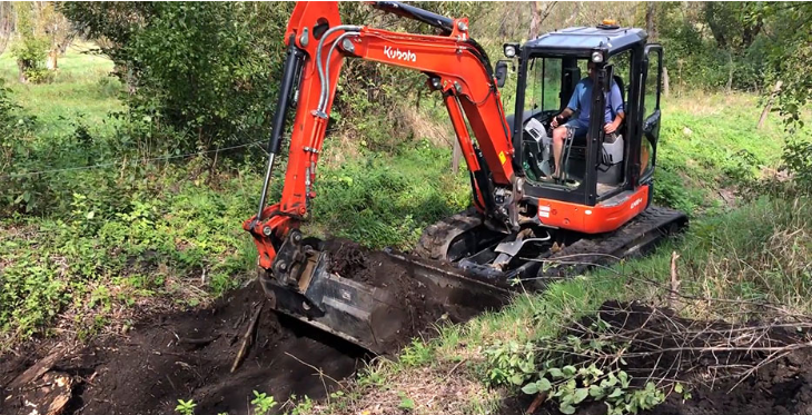 Гусеничный экскаватор Kubota U48-4 с оператором