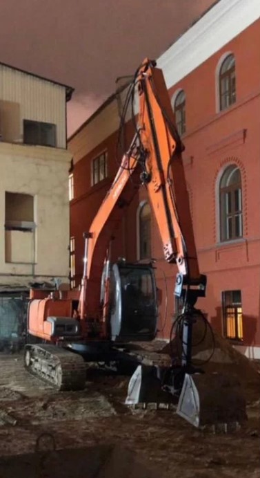 Гусеничный экскаватор с доставкой в аренду