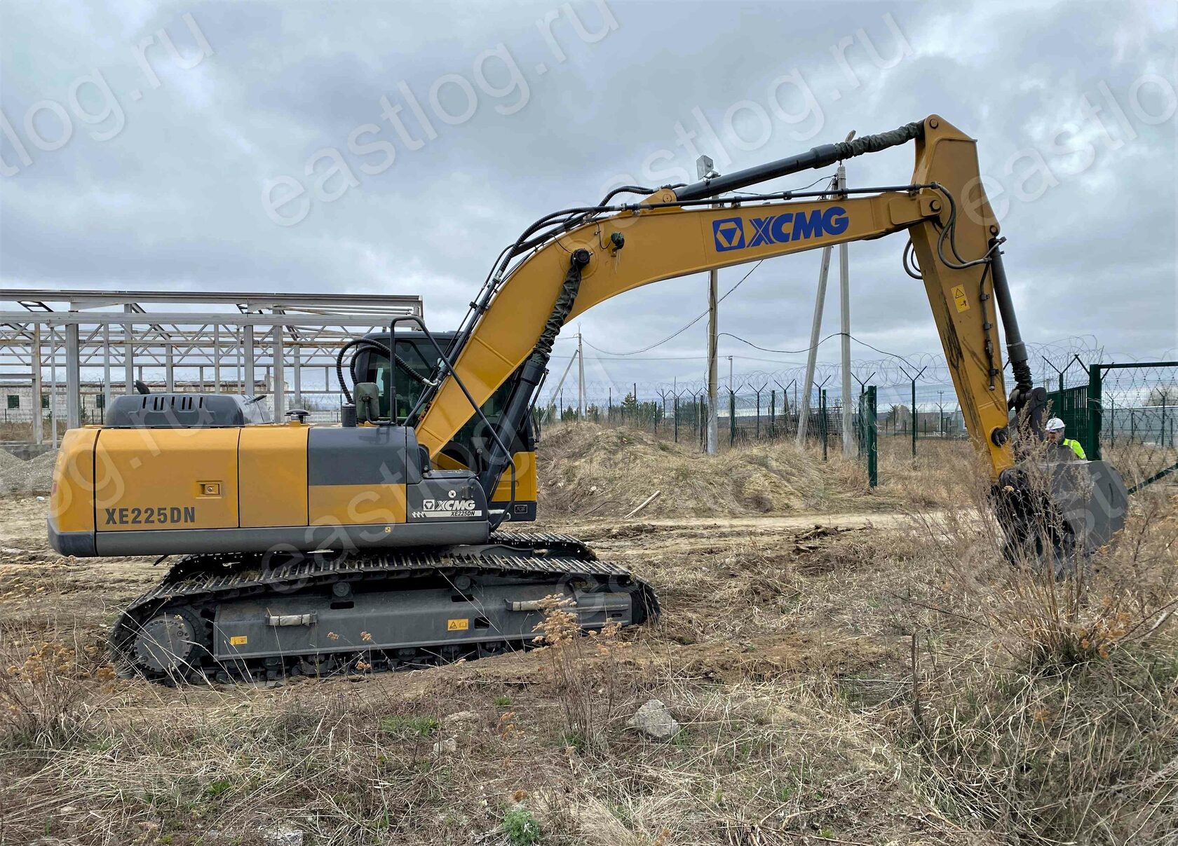 Гусеничный экскаватор XCMG XE225DN