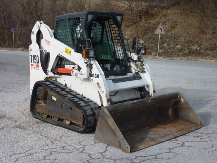 Гусеничный минипогрузчик Bobcat T190 в аренду
