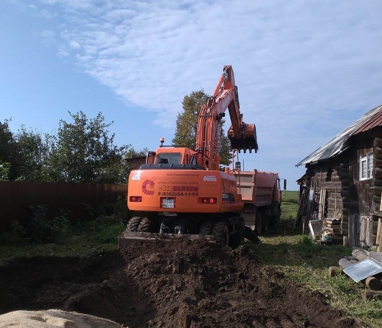 Колесный длиннорукий экскаватор в аренду
