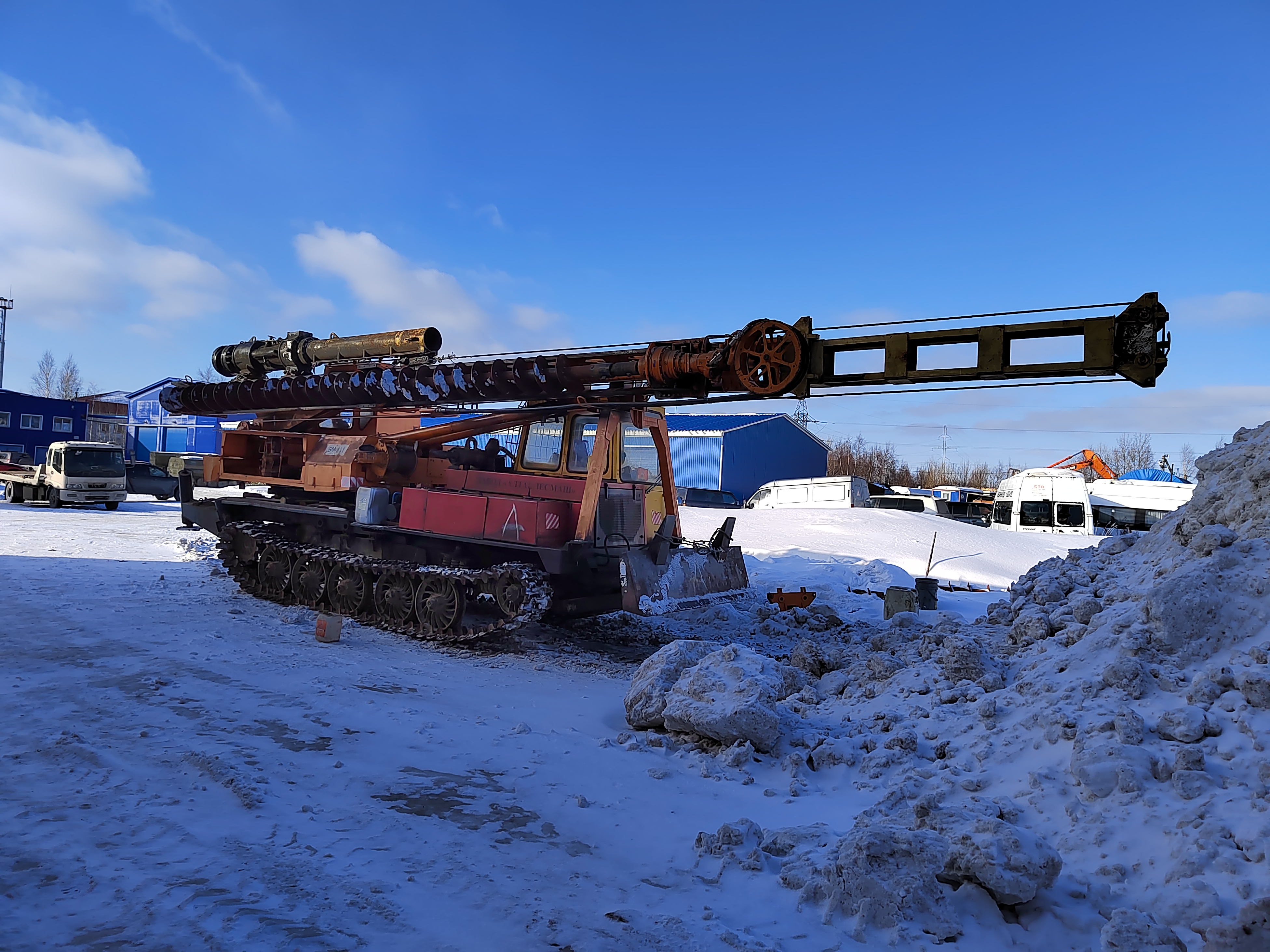 Лидерное бурение. Забивка свай. Бм-831