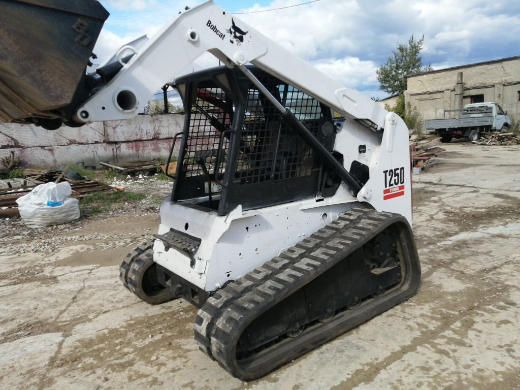 Мини-погрузчик BOBCAT услуги, аренда, заказ