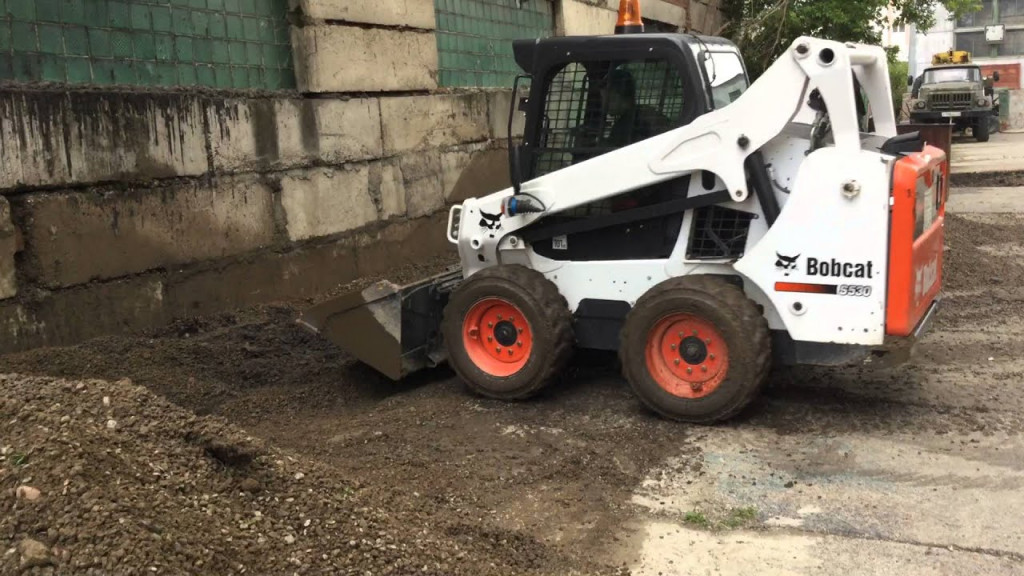 Мини-погрузчик колесный Bobcat