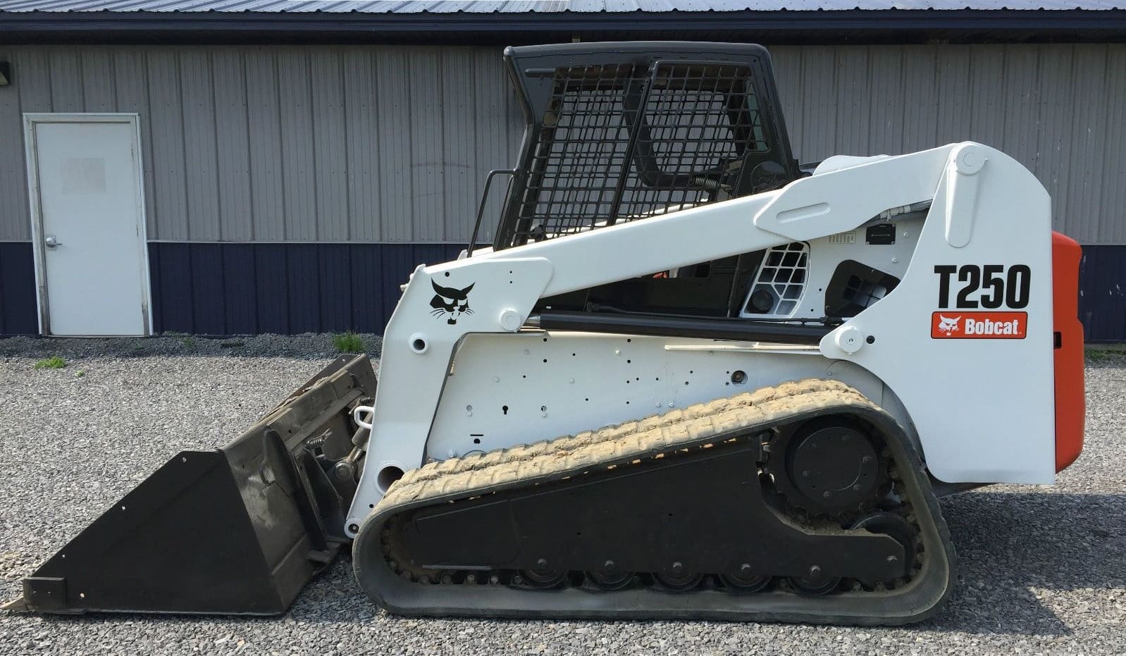 Минипогрузчик BOBCAT T250 сдам в аренду