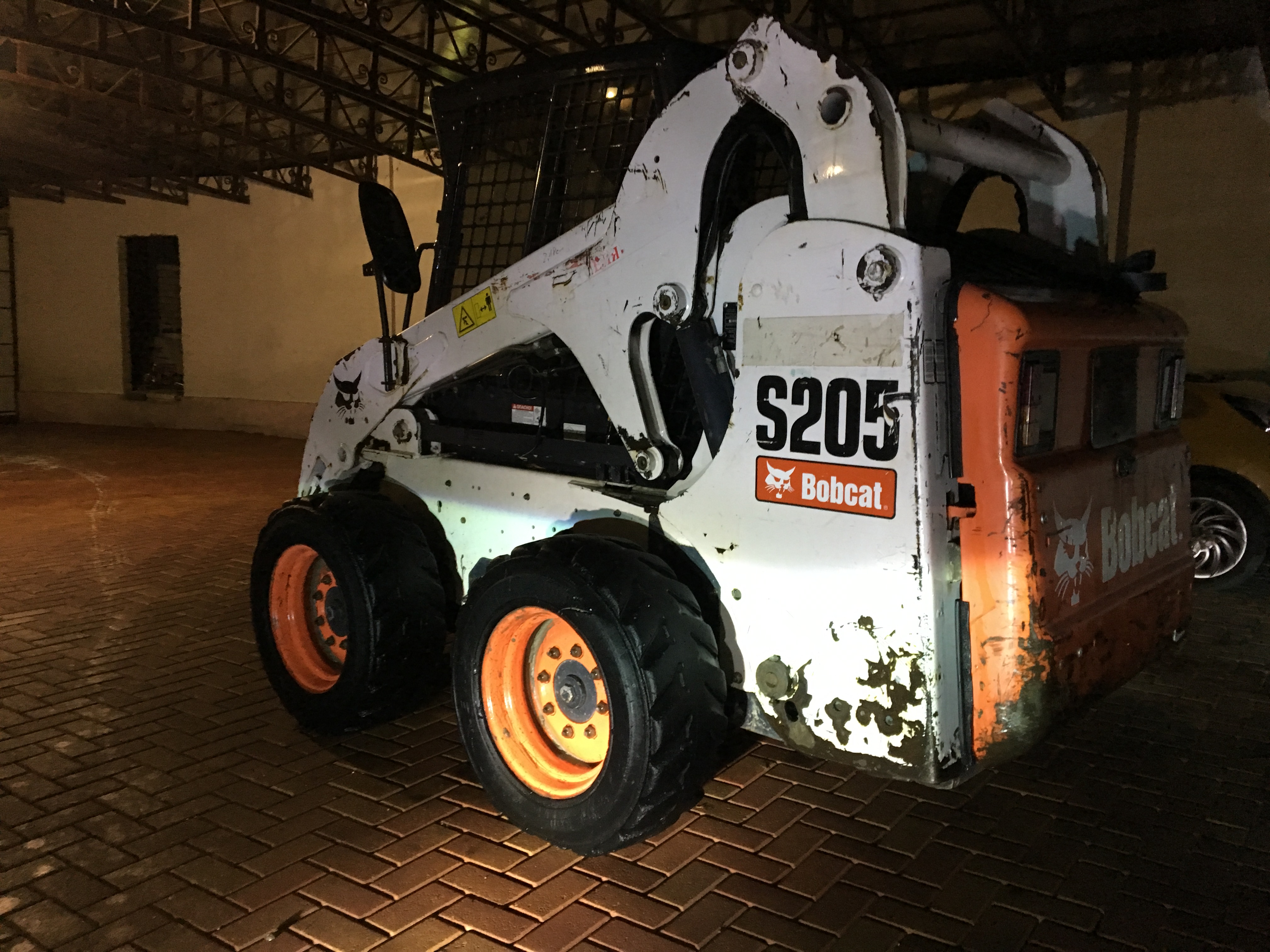 Минипогрузчик Миниэкскаватор bobcat услуги аренда