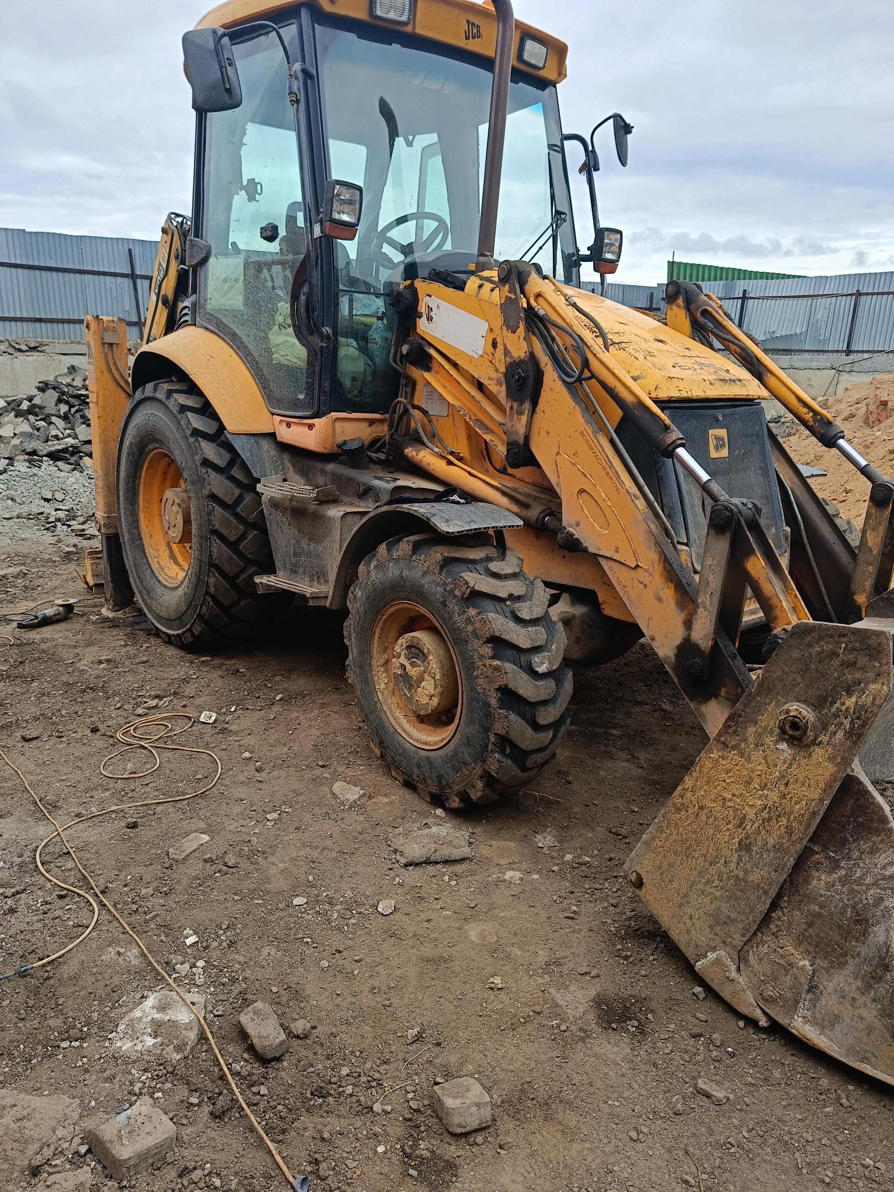 Погрузчик трактор Jcb в аренду
