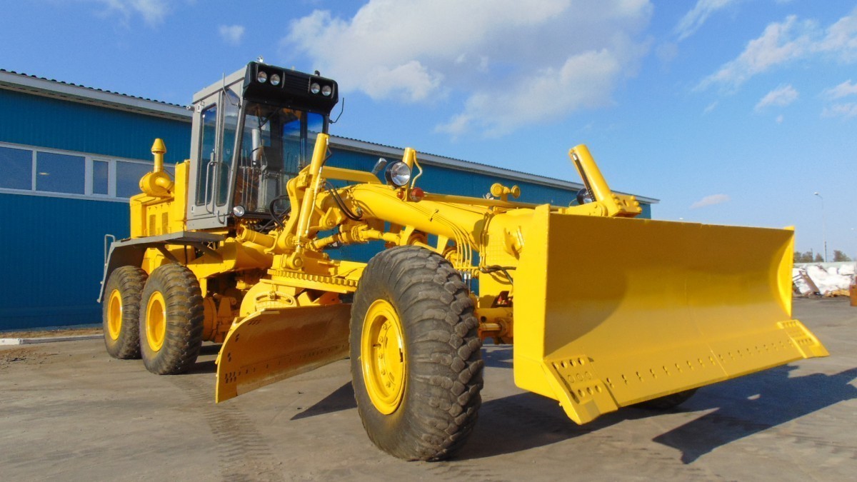 Предлагаем в аренду Грейдер Komatsu GD300A-1