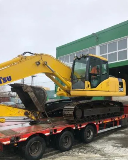 Профилирование земли экскаватором Komatsu 200