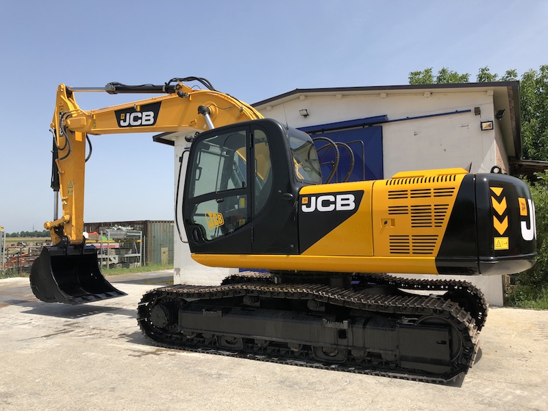 Сдам в аренду экскаватор гусеничный jcb 220 в Спб
