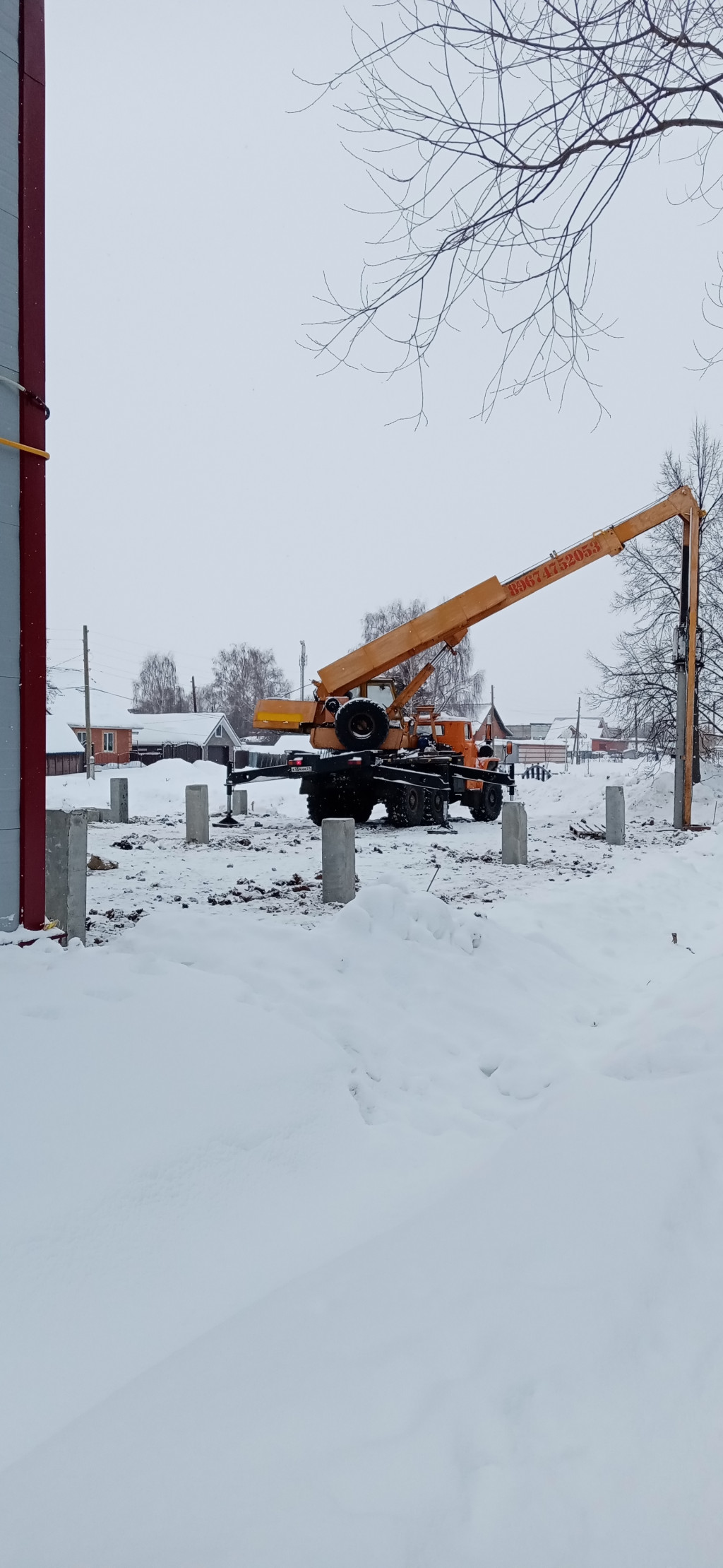 Сваебой на колёсном ходу с вылетом стрелы