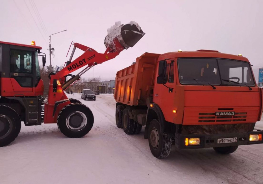 Уборка и вывоз снега / Услуги трактора
