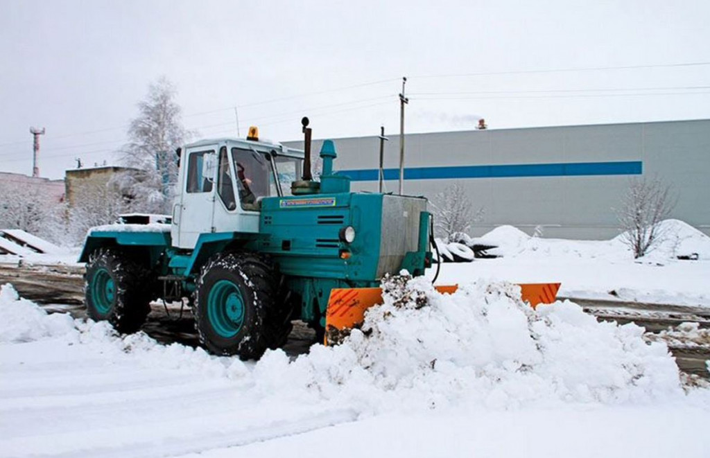 Уборка снега трактором Т-150