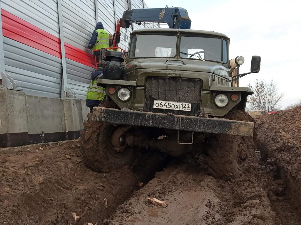 Урал вездеход, манипулятор с автовышкой