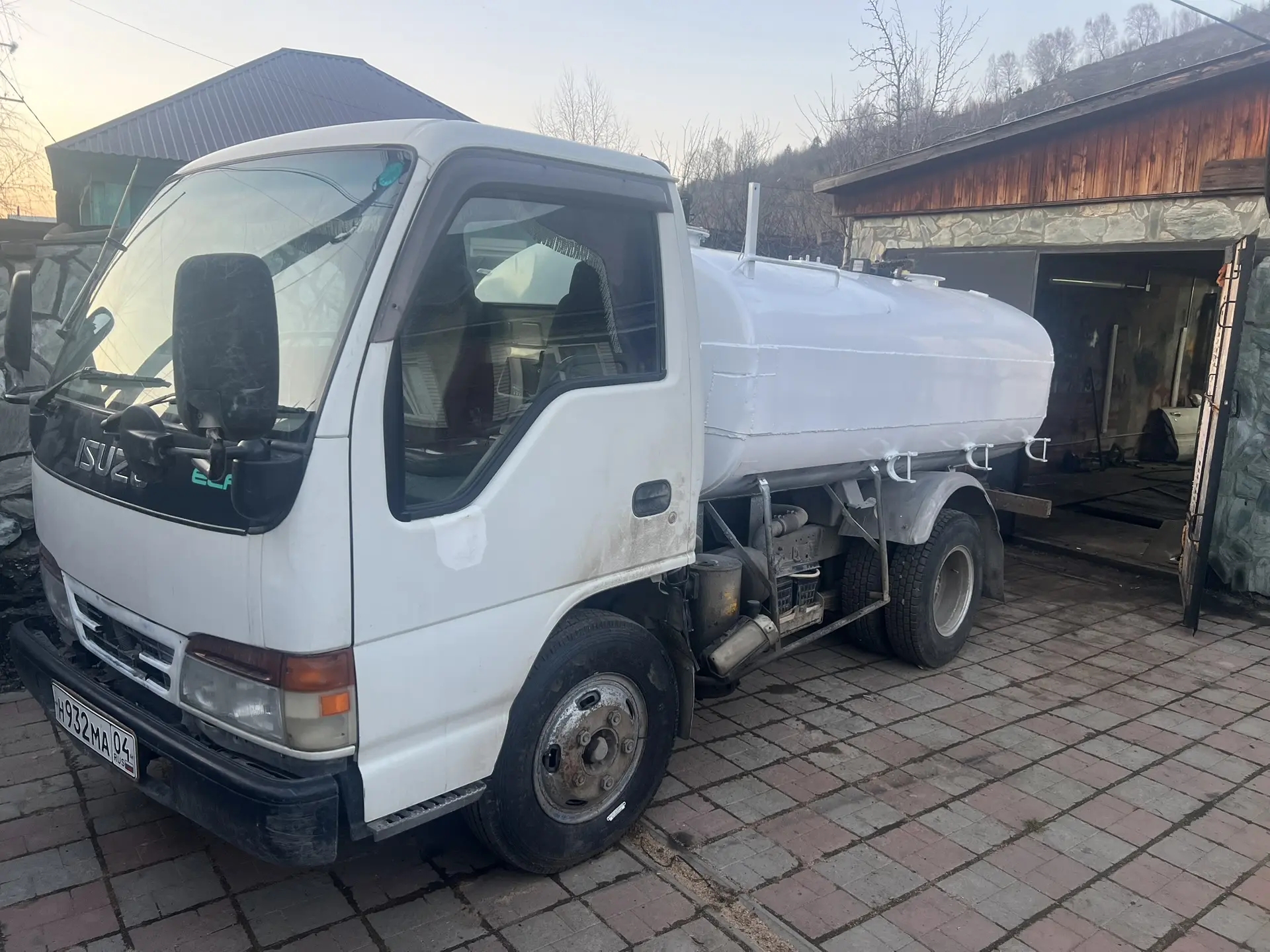 Услуги ассенизатора Isuzu с объёмом бочки 4 куба