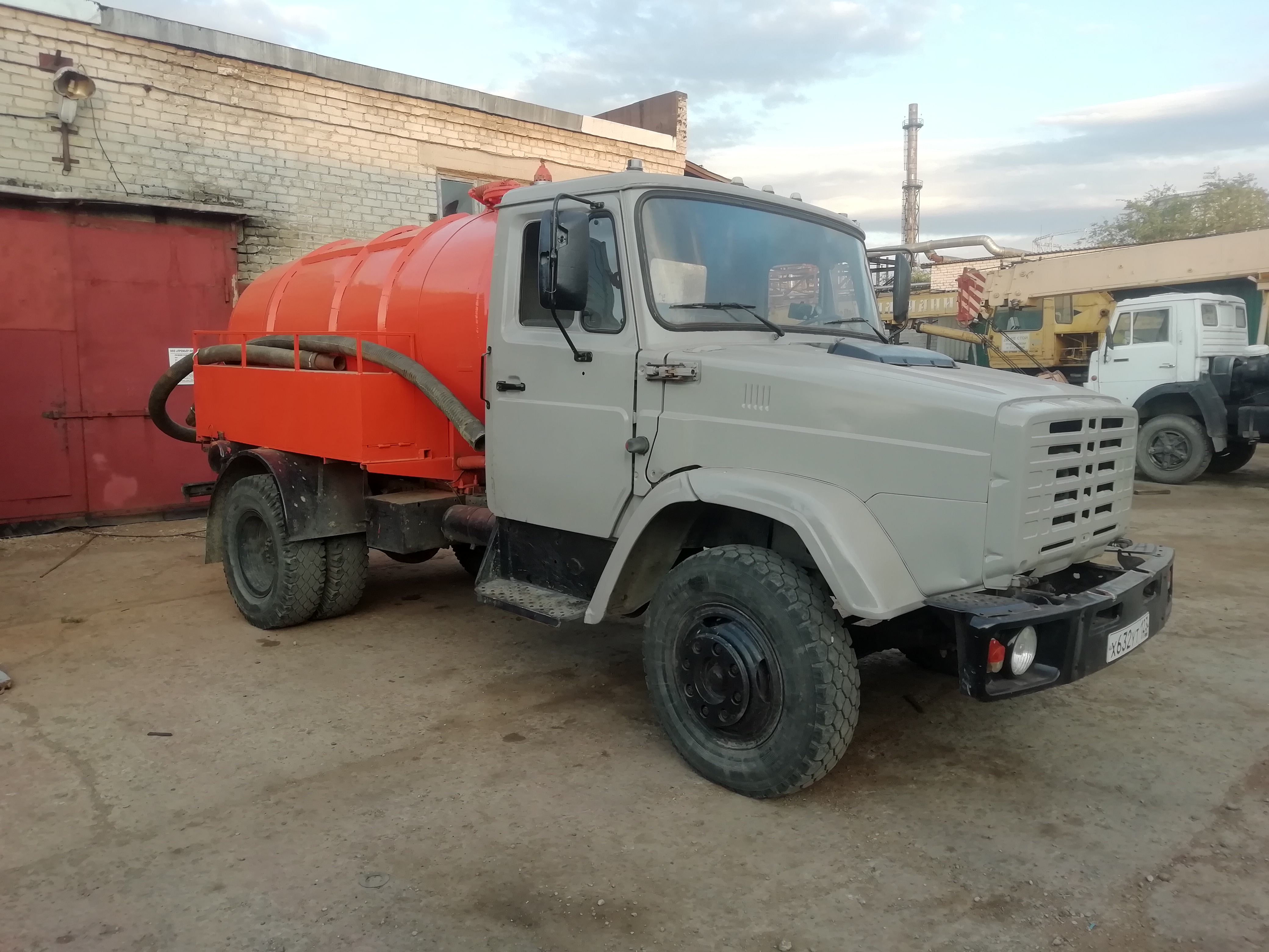 Услуги ассенизатора по откачки жбо