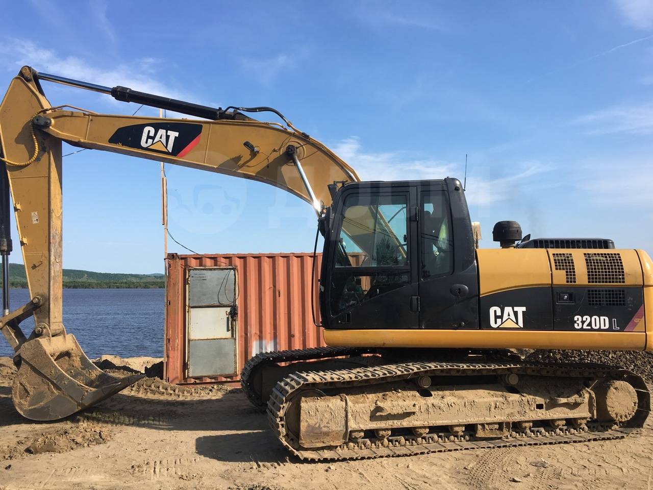 Услуги экскаватора CAT 320DL 1,2;куб. м. вес 23т