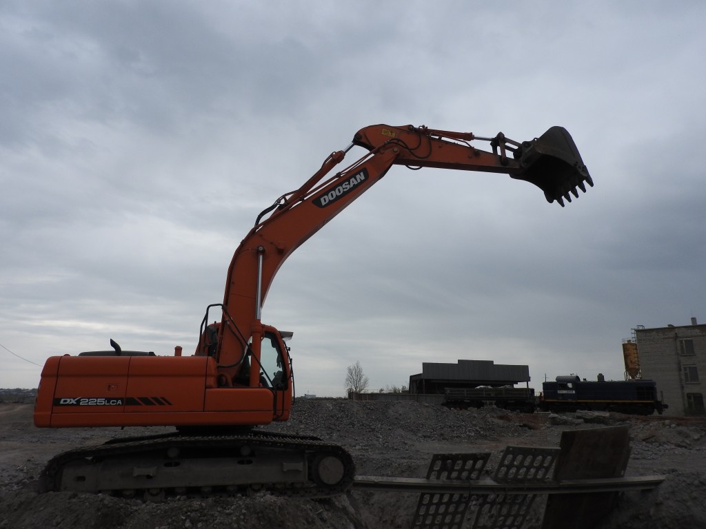 Услуги экскаватора Экскаватор Doosan DX 225 LCA