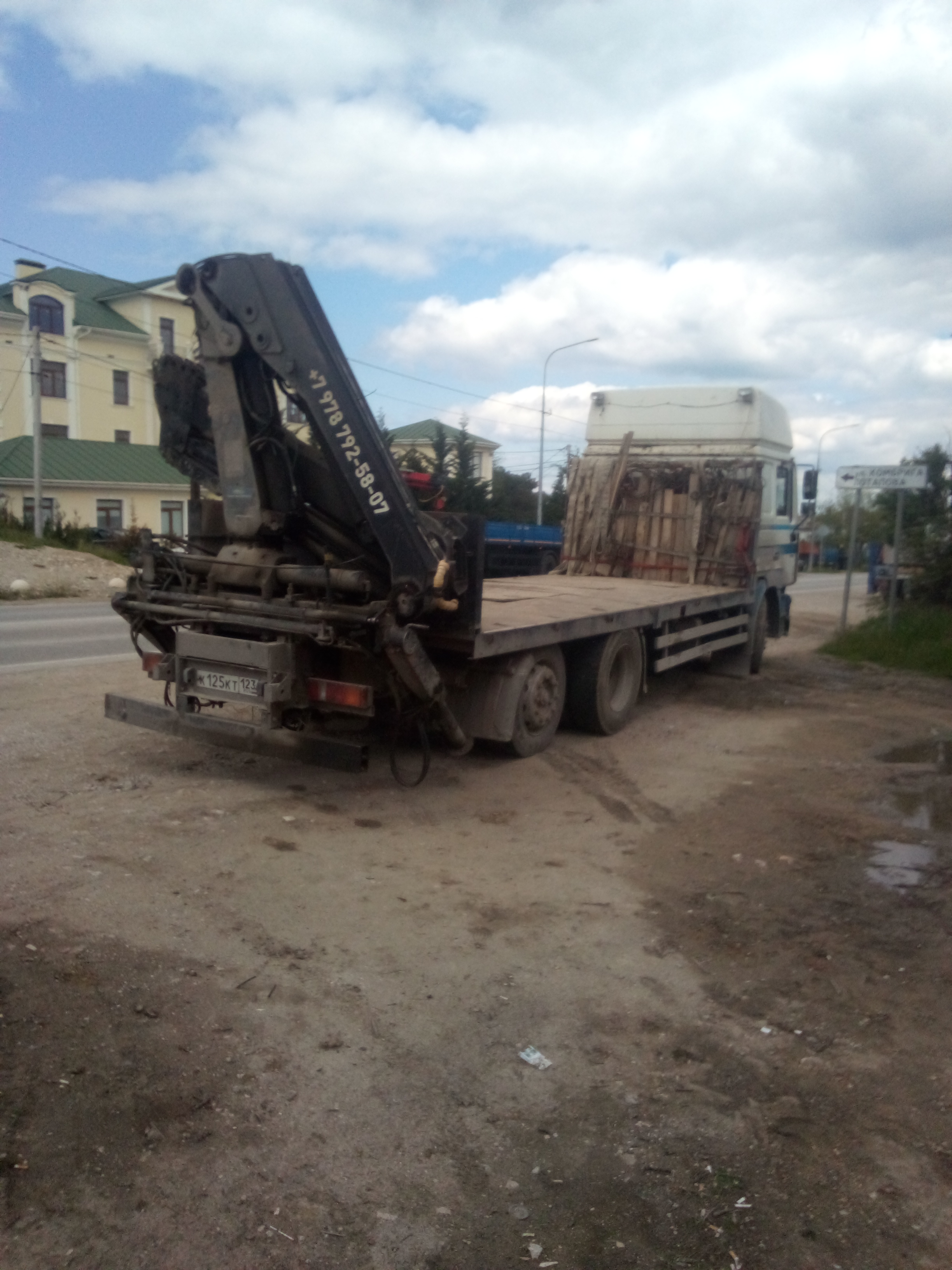 Услуги манипулятора Севастополь. Борт 6 метров