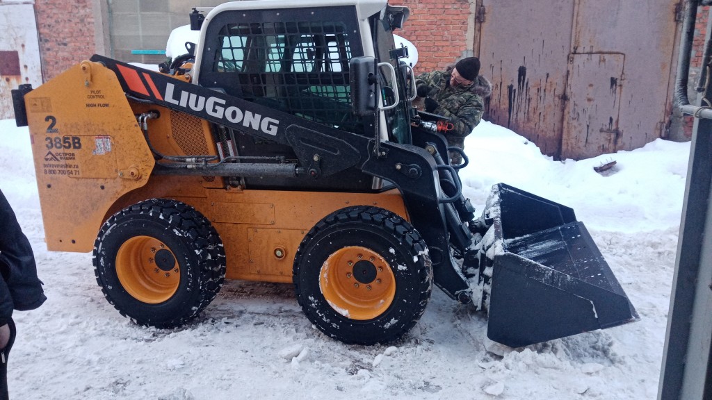 Услуги мини-погрузчика LuiGong 385B, Bobcat S175