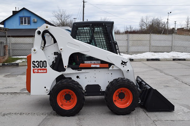 Услуги по аренде мини-погрузчика BOBCAT S300
