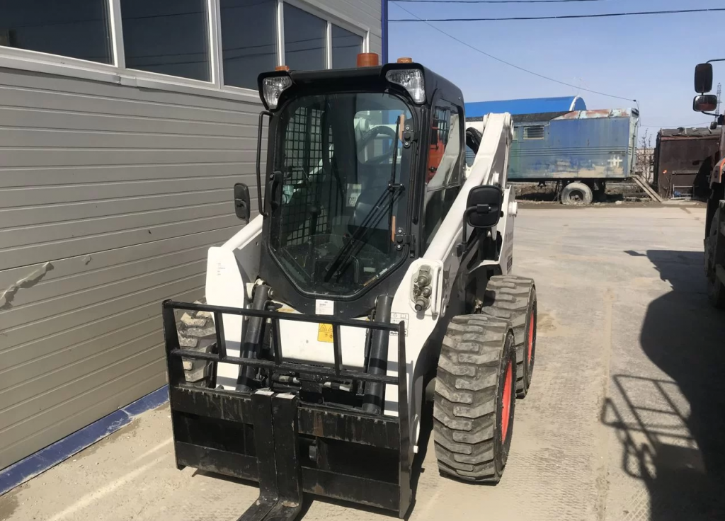 Услуги погрузчика bobcat S650