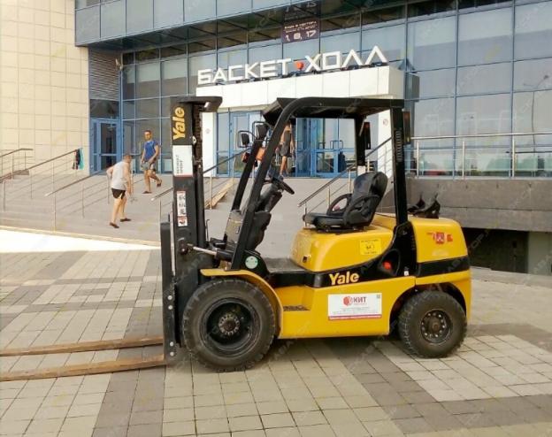 Услуги складского погрузчика Yale