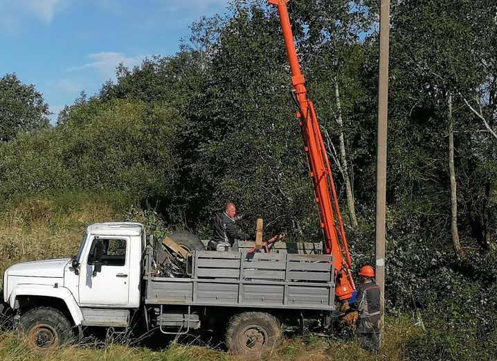 Установка опор лэп ямобур вездеход 4х4