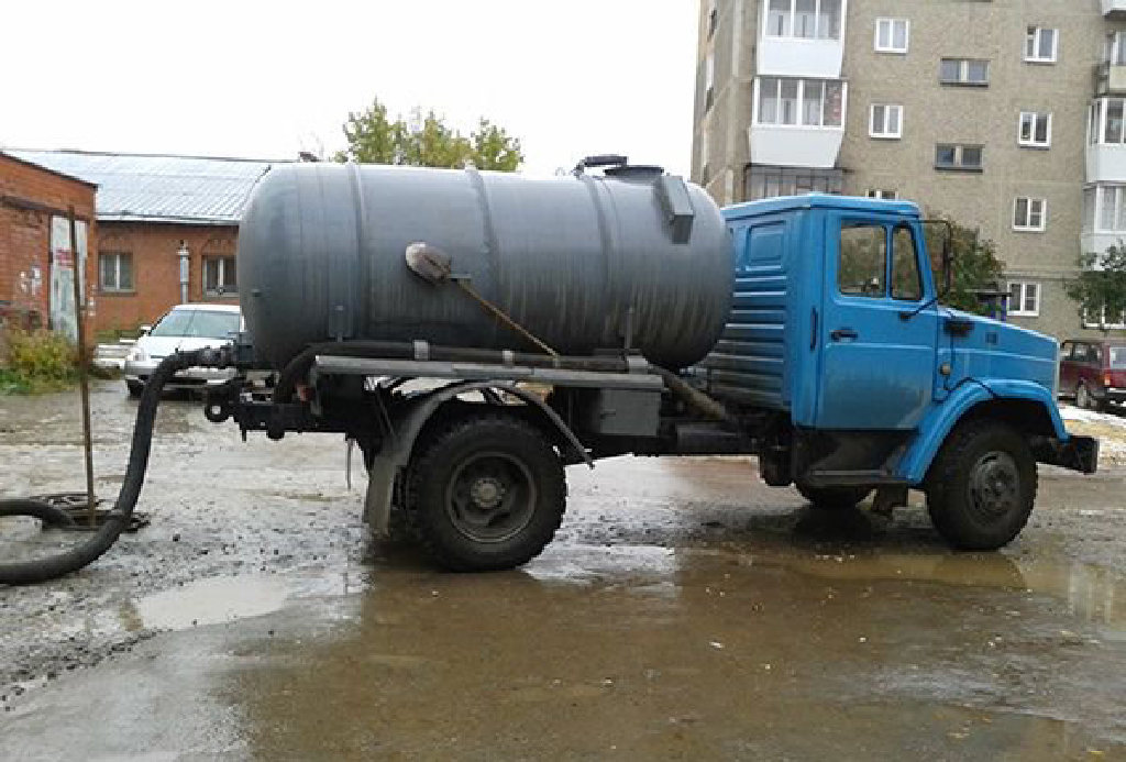 Выкачка ям от собственника Андрей