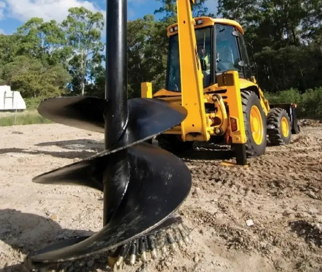 Ямобур на базе экскаватра погрузчика JCB 3cx