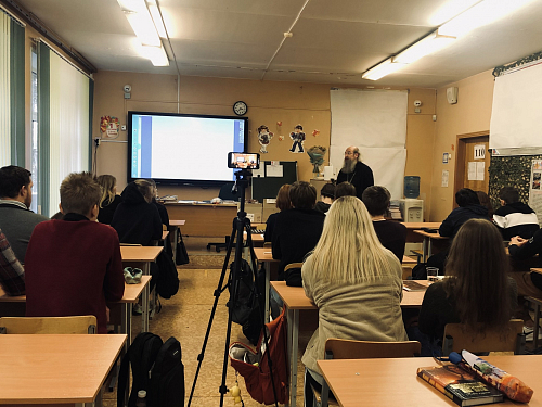 Беседа архимандрита Мелхиседека (Артюхина) со старшеклассниками 