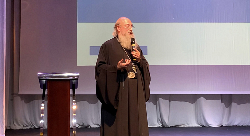 Беседа архимандрита Мелхиседека (Артюхина) о счастье в рамках первого форума многодетных семей "Дела семейные"