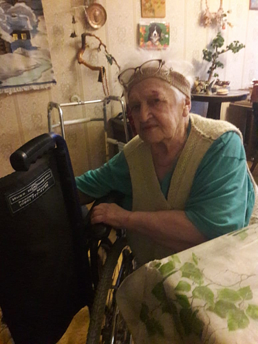 Социальная служба Покровского храма в Ясеневе 25 ноября передала Вере Николаевне, окормляющейся в нашем храме, инвалидную коляску. 