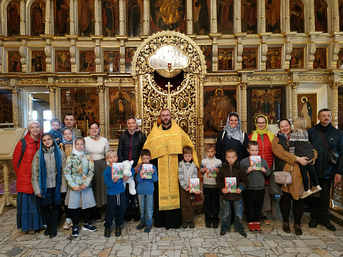 Паломническая поездка первоклассников в Свято-Троицкую Сергиеву Лавру. 