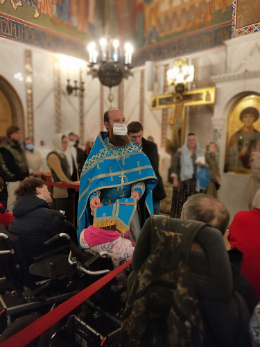 Храм Покрова Пресвятой Богородицы в Ясеневе посетили подопечные ГБУ Социальный дом «Обручевский».