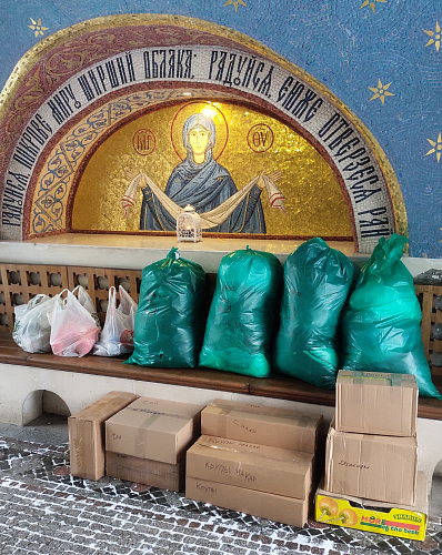 В период с 19 по 26 декабря прихожане нашего храма приняли участие в благотворительной акции по сбору теплых вещей и продуктов для бездомных. Благодарим всех принявших участие в этом добром деле!