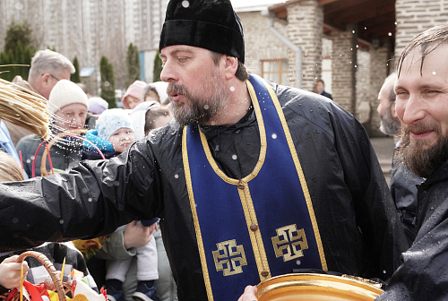 15 апреля 2023 года в Великую Субботу на территории Покровского храма С по окончании богослужения совершалось традиционное для этого дня освящение куличей и пасхальных яиц.  