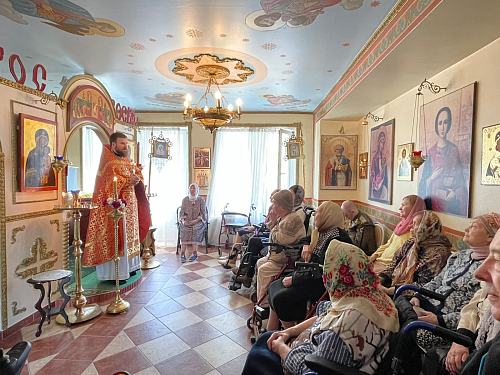 20 апреля 2023 года в Социальном доме Обручевский, филиале Геронтологического центра Тропарево торжественно отметили престольный праздник в честь Воскресения Христова.